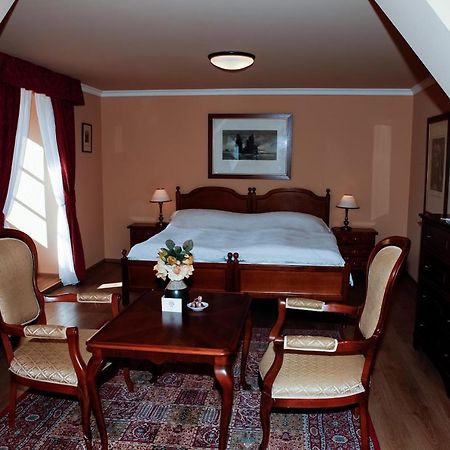 Hotel Zamek Stirin Velké Popovice Buitenkant foto