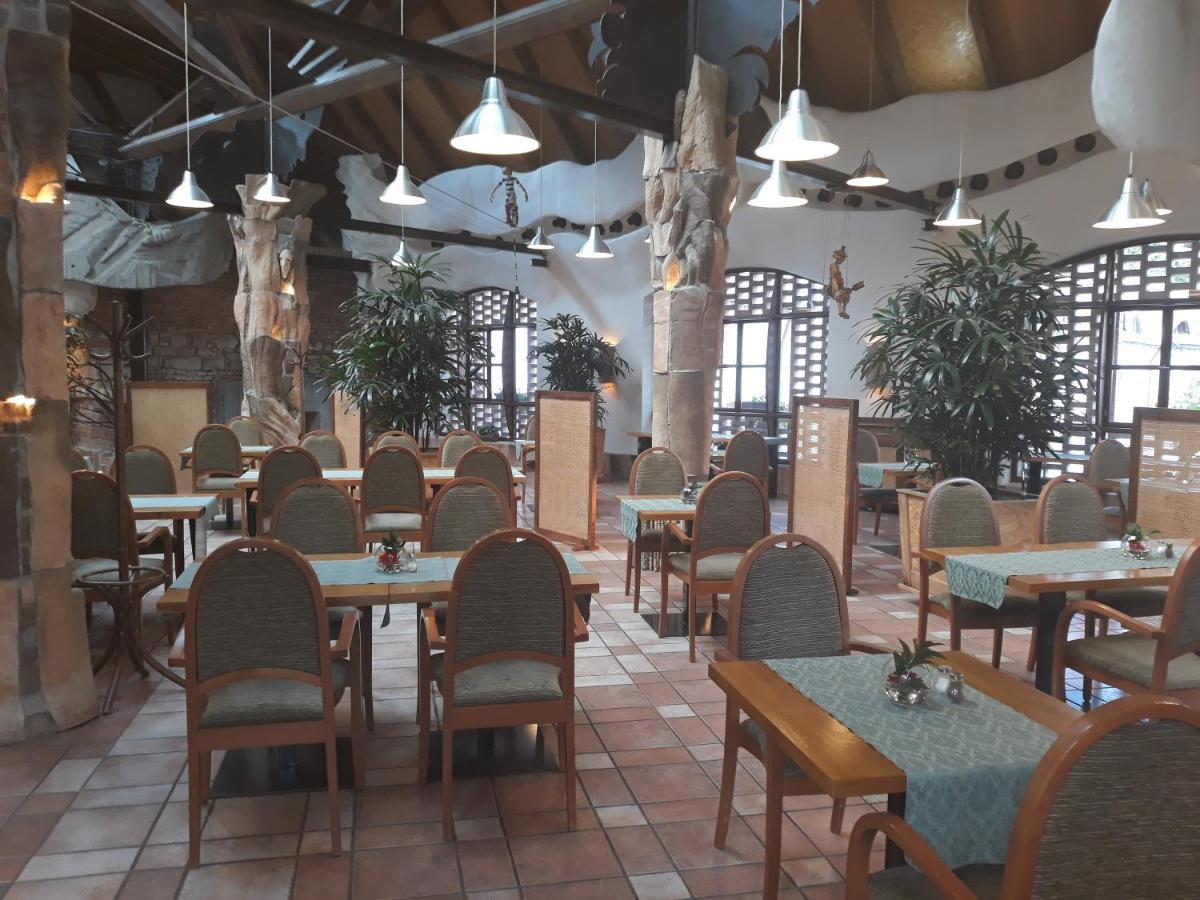 Hotel Zamek Stirin Velké Popovice Buitenkant foto
