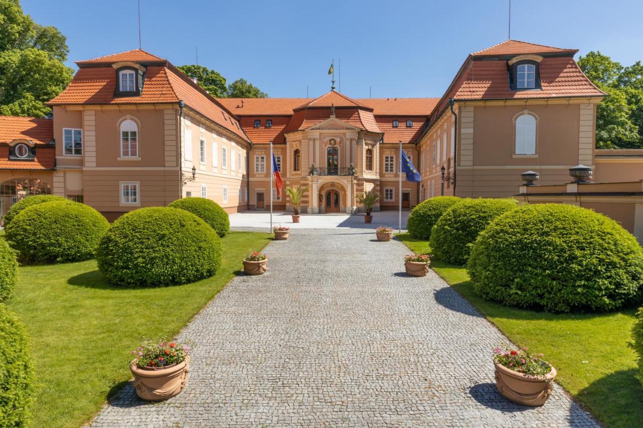 Hotel Zamek Stirin Velké Popovice Buitenkant foto