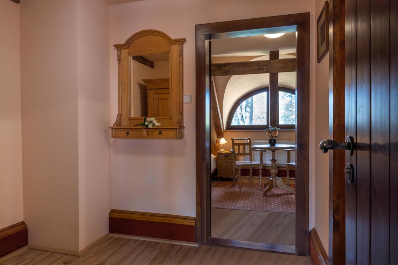 Hotel Zamek Stirin Velké Popovice Buitenkant foto