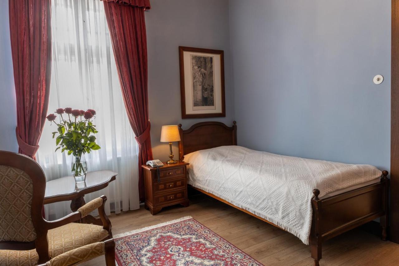 Hotel Zamek Stirin Velké Popovice Buitenkant foto