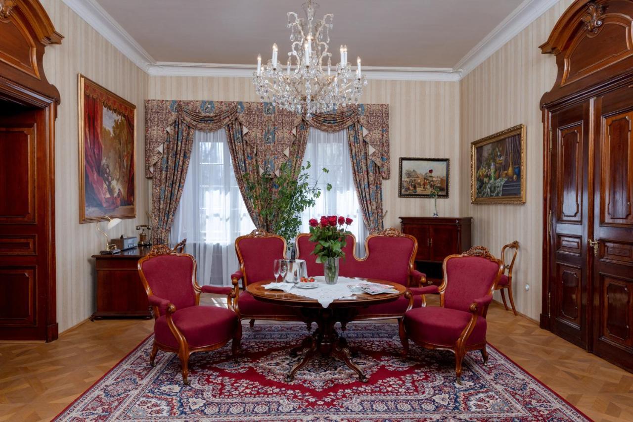 Hotel Zamek Stirin Velké Popovice Buitenkant foto