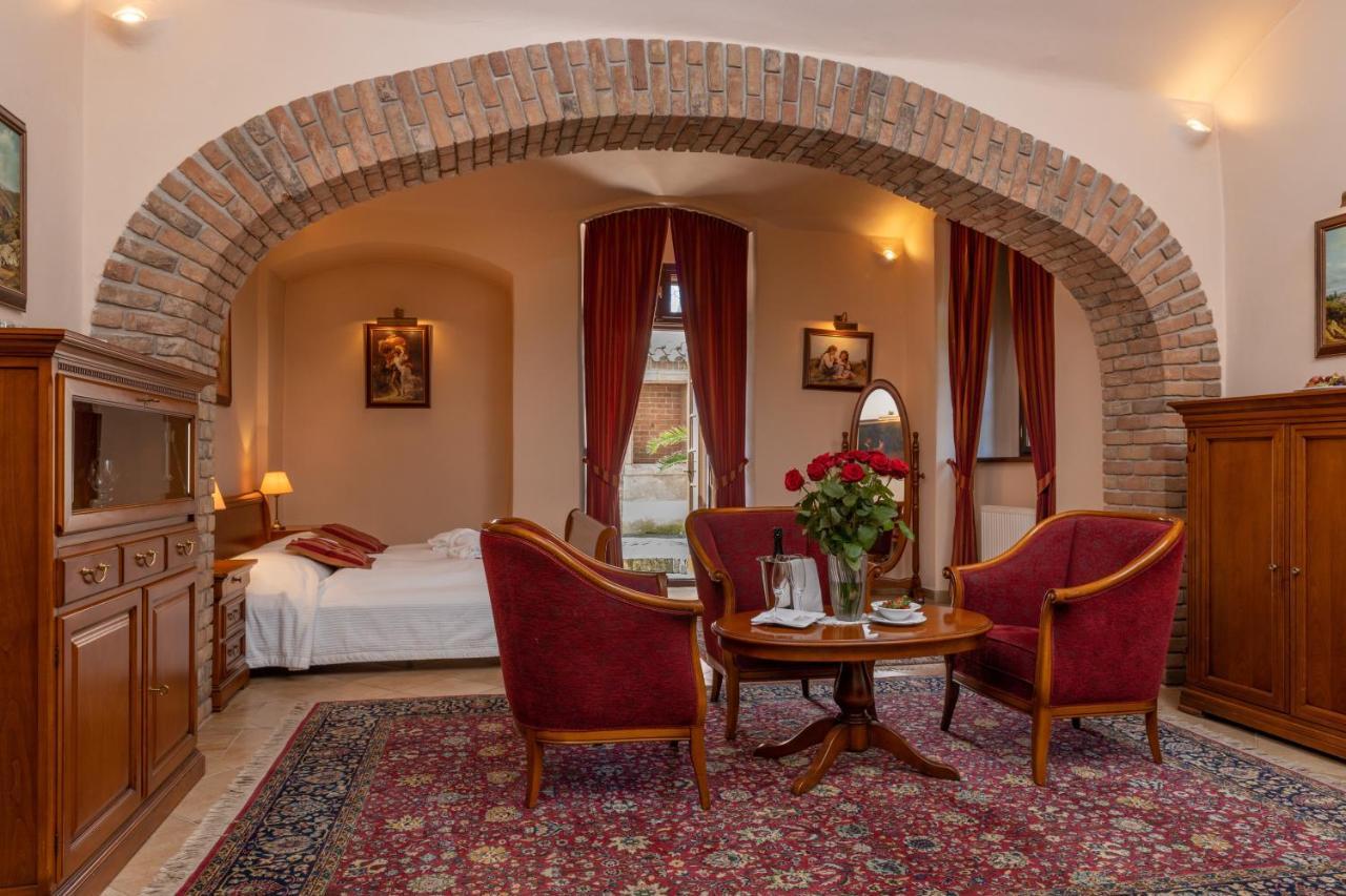 Hotel Zamek Stirin Velké Popovice Buitenkant foto