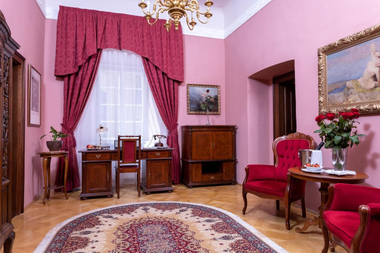 Hotel Zamek Stirin Velké Popovice Buitenkant foto