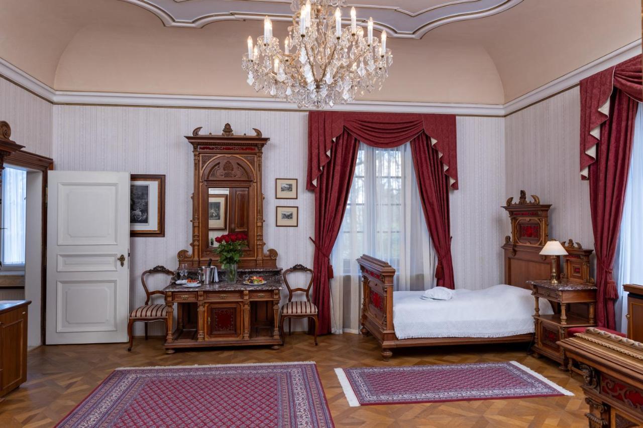 Hotel Zamek Stirin Velké Popovice Buitenkant foto
