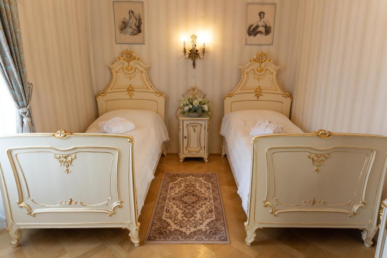 Hotel Zamek Stirin Velké Popovice Buitenkant foto