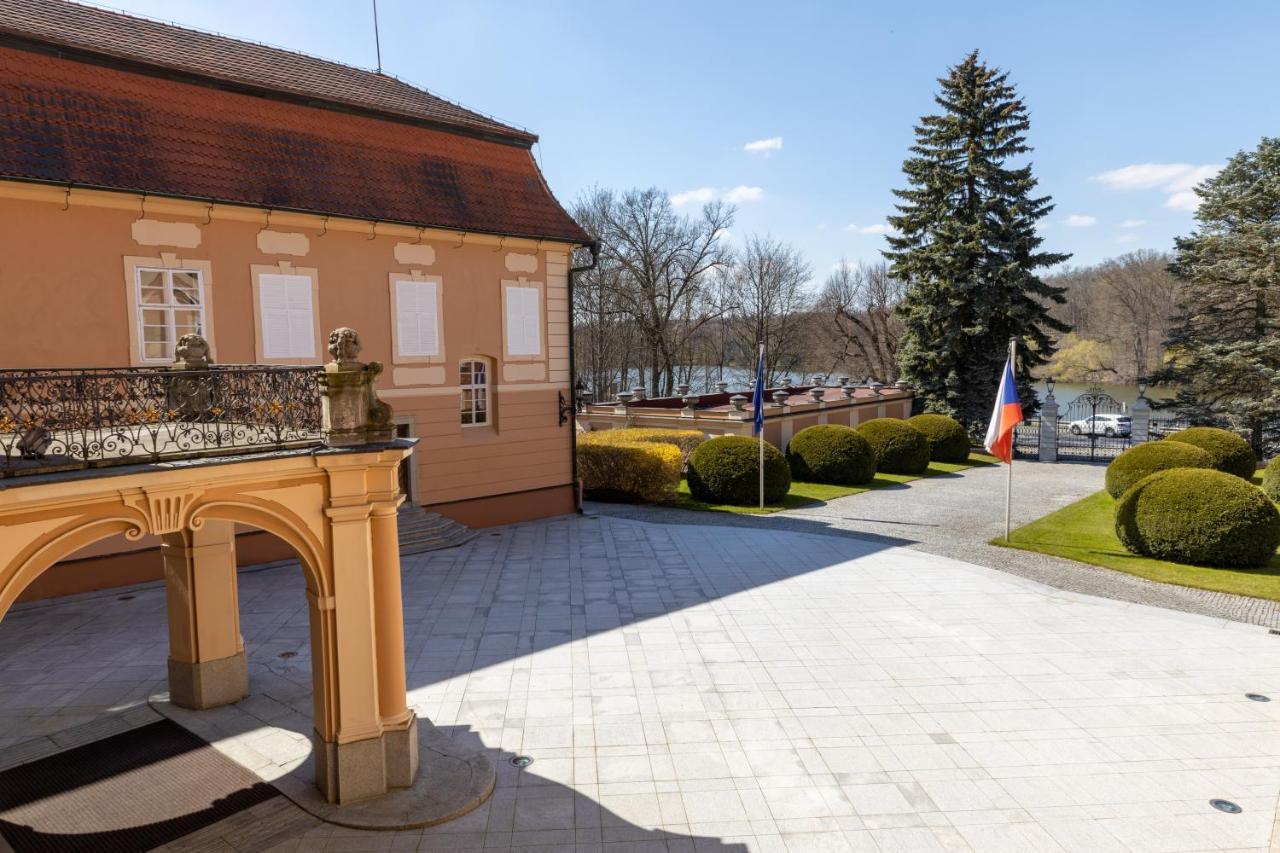 Hotel Zamek Stirin Velké Popovice Buitenkant foto