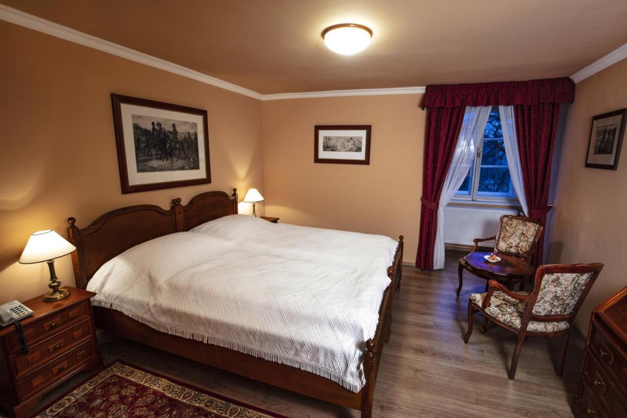 Hotel Zamek Stirin Velké Popovice Buitenkant foto