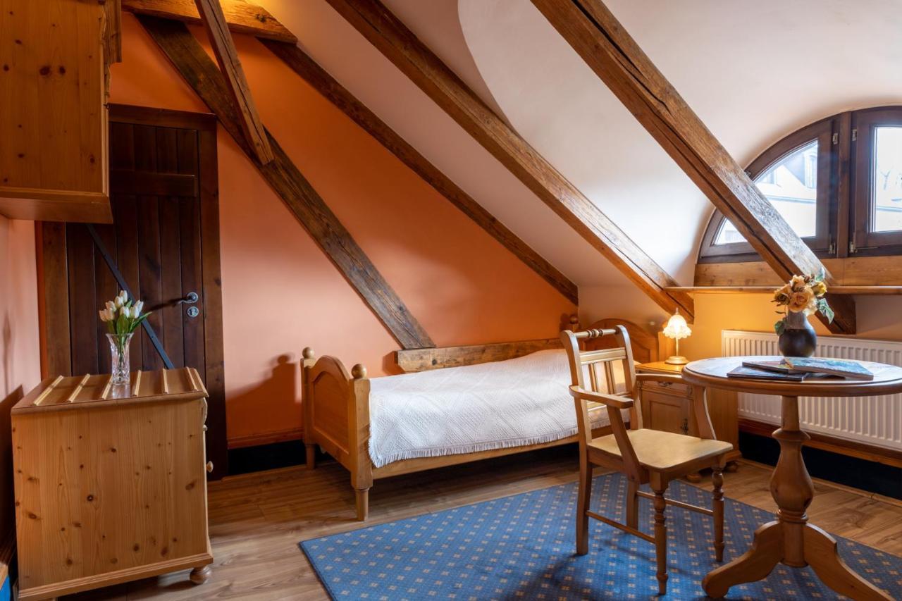 Hotel Zamek Stirin Velké Popovice Buitenkant foto