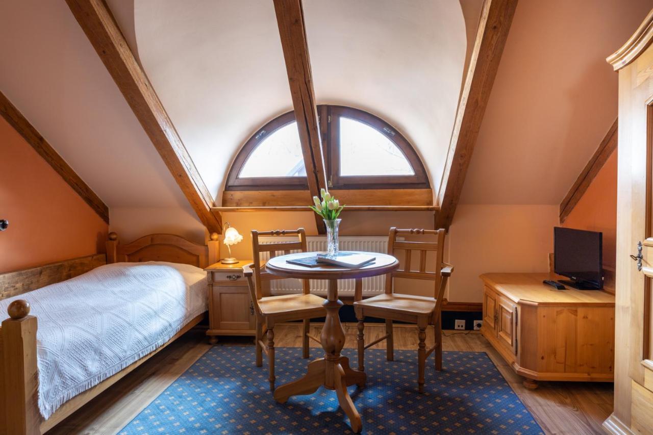 Hotel Zamek Stirin Velké Popovice Buitenkant foto