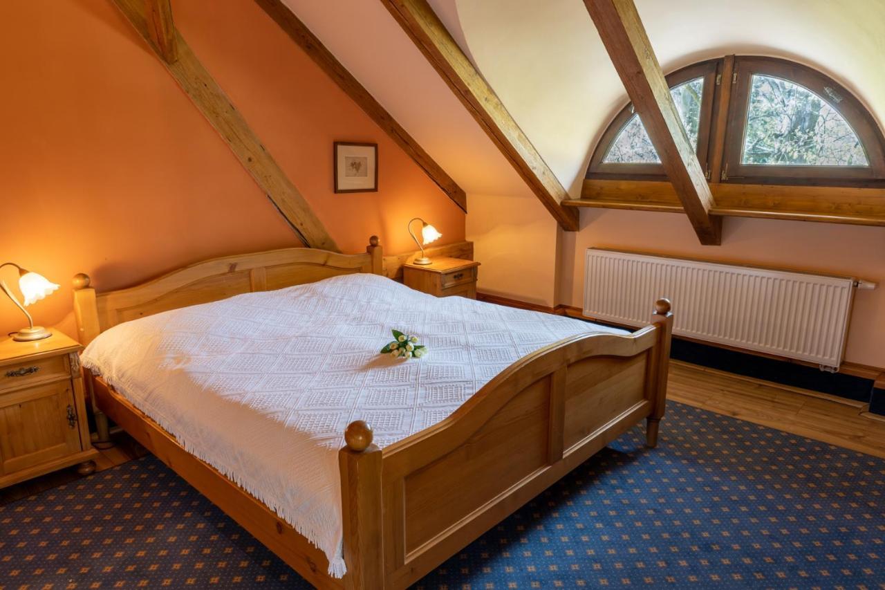 Hotel Zamek Stirin Velké Popovice Buitenkant foto