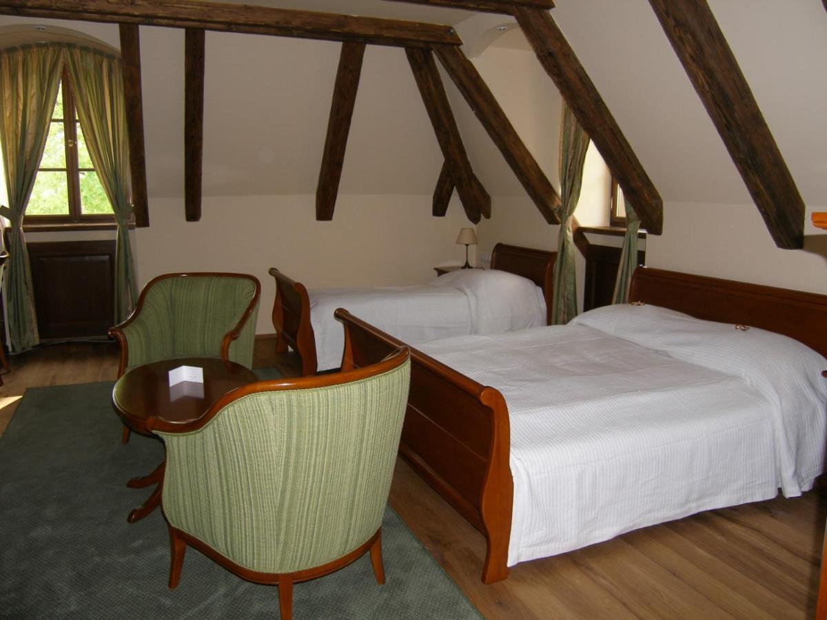 Hotel Zamek Stirin Velké Popovice Buitenkant foto