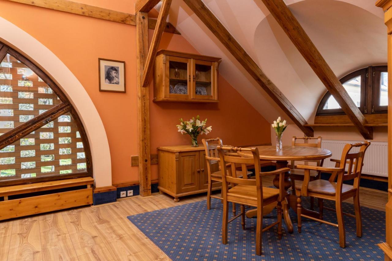 Hotel Zamek Stirin Velké Popovice Buitenkant foto
