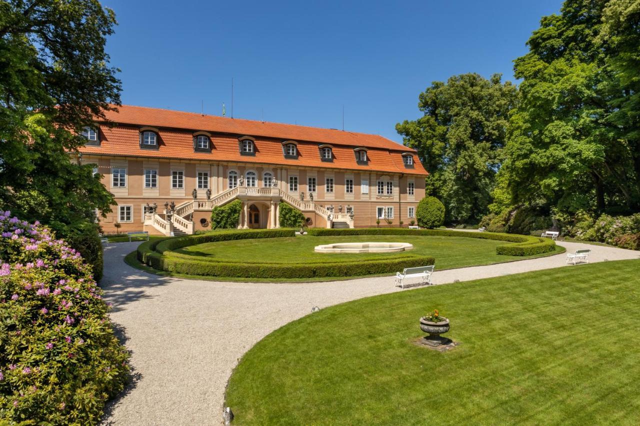 Hotel Zamek Stirin Velké Popovice Buitenkant foto
