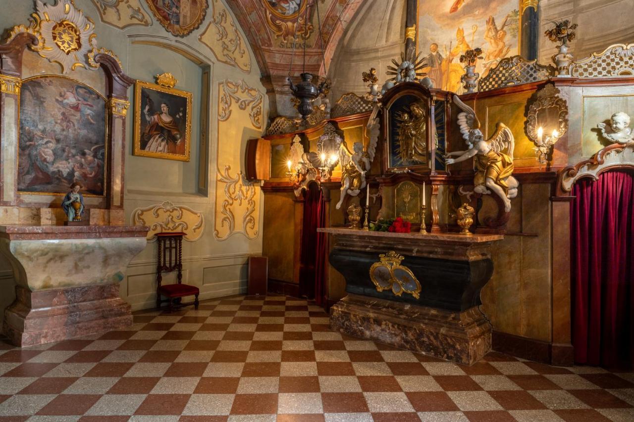 Hotel Zamek Stirin Velké Popovice Buitenkant foto