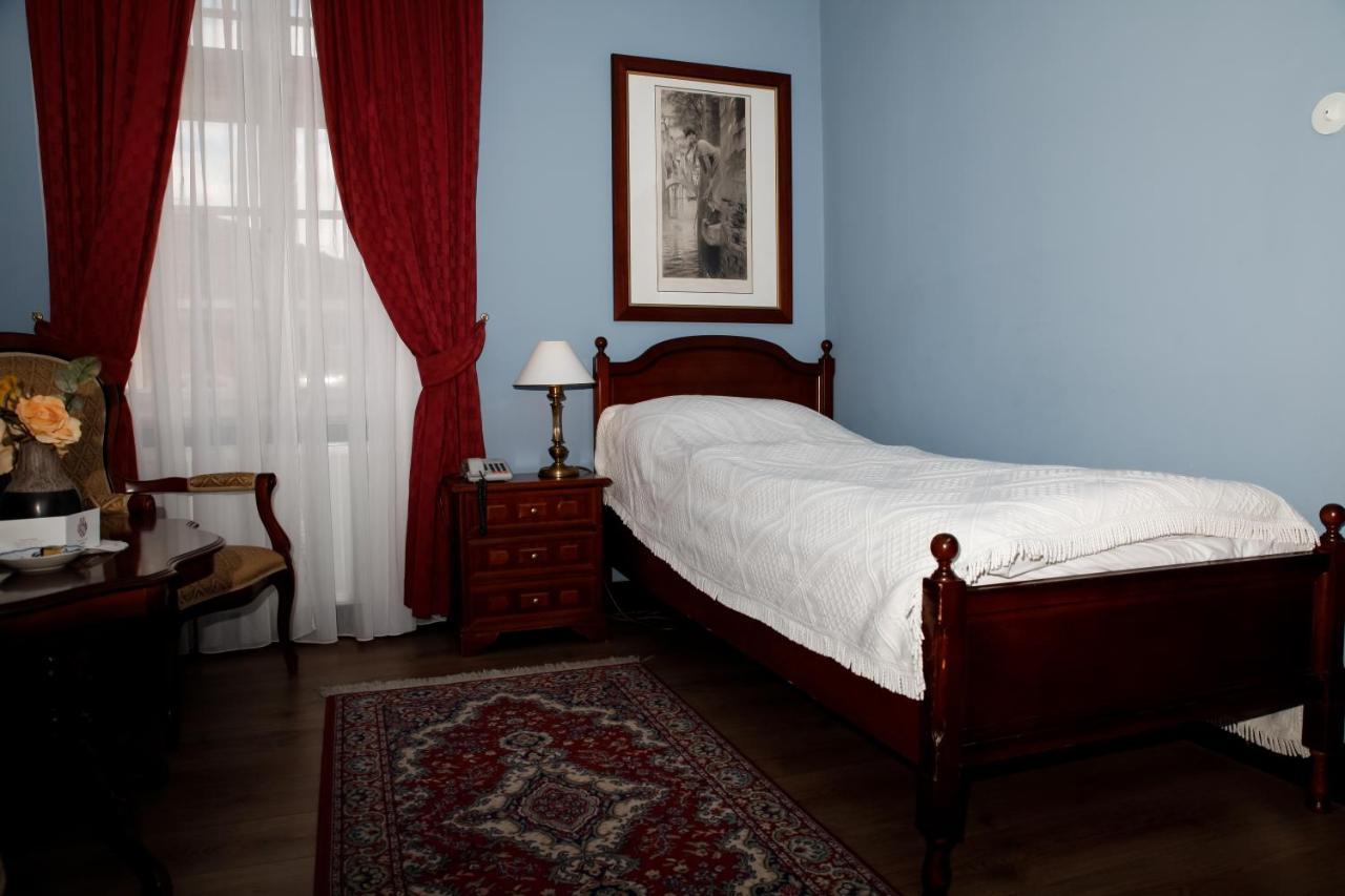 Hotel Zamek Stirin Velké Popovice Buitenkant foto