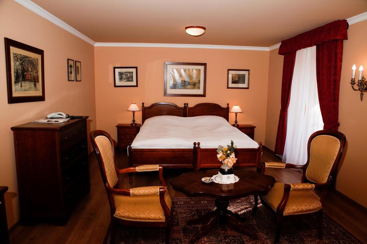 Hotel Zamek Stirin Velké Popovice Buitenkant foto