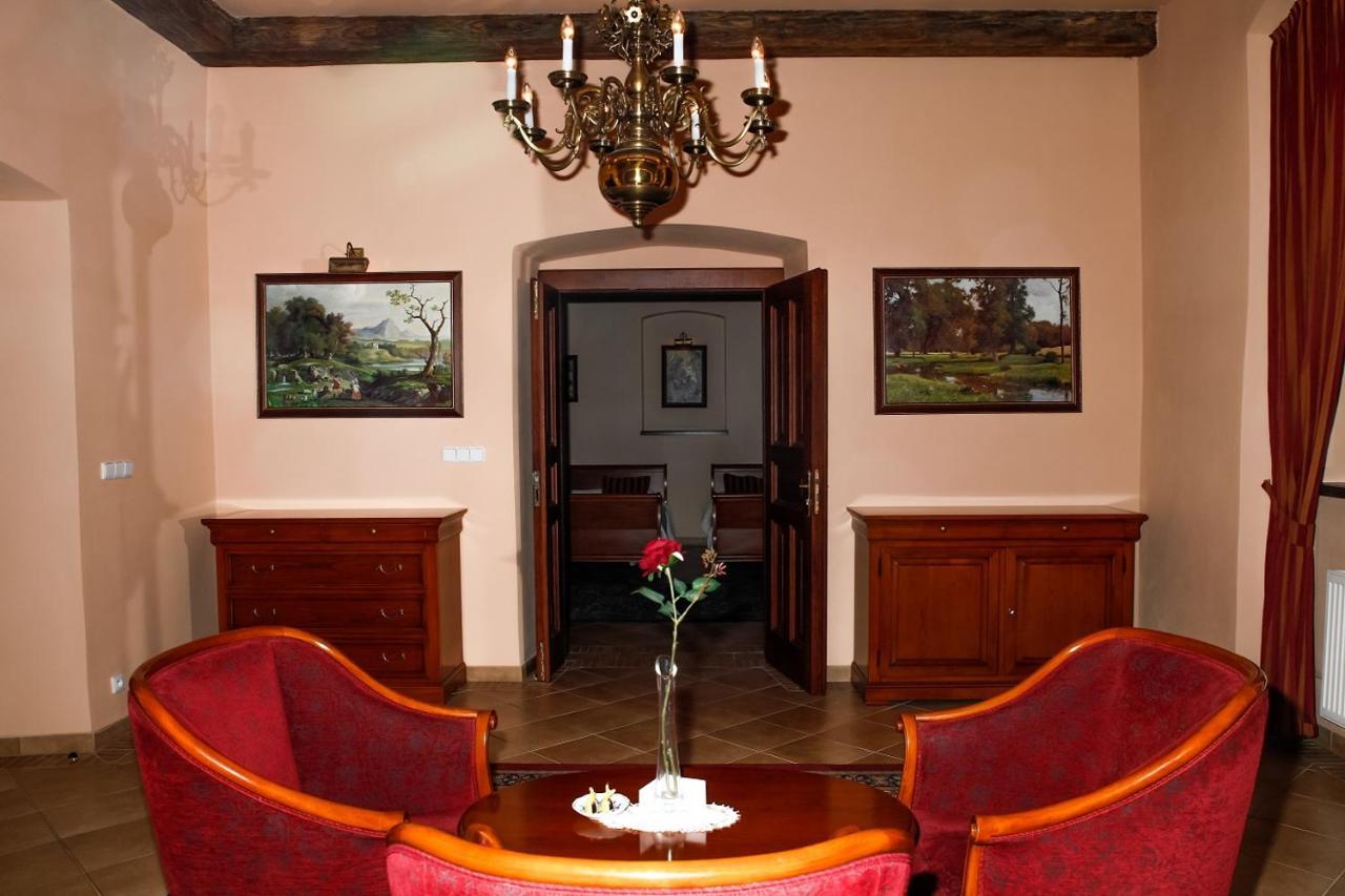 Hotel Zamek Stirin Velké Popovice Buitenkant foto