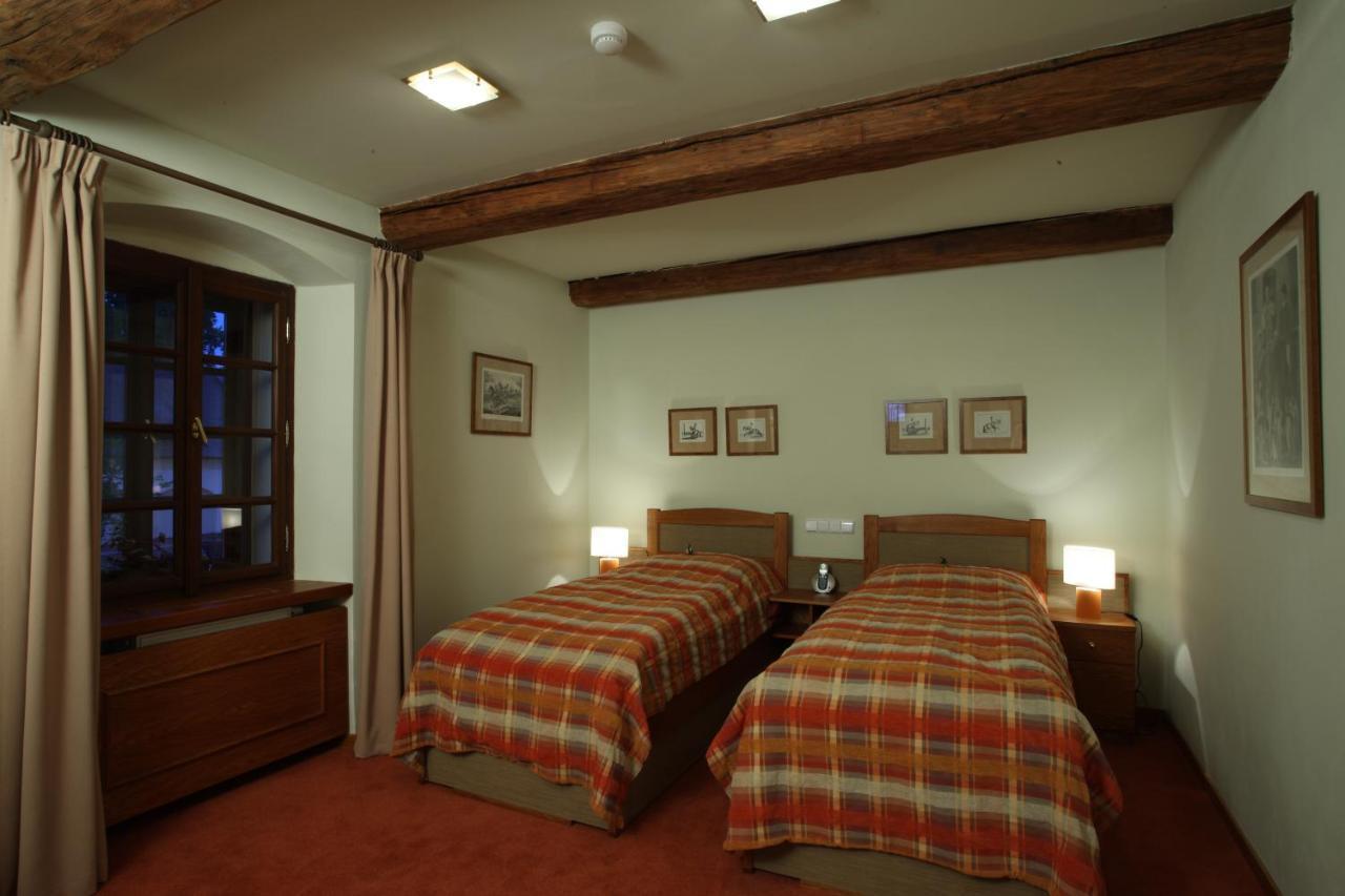 Hotel Zamek Stirin Velké Popovice Buitenkant foto