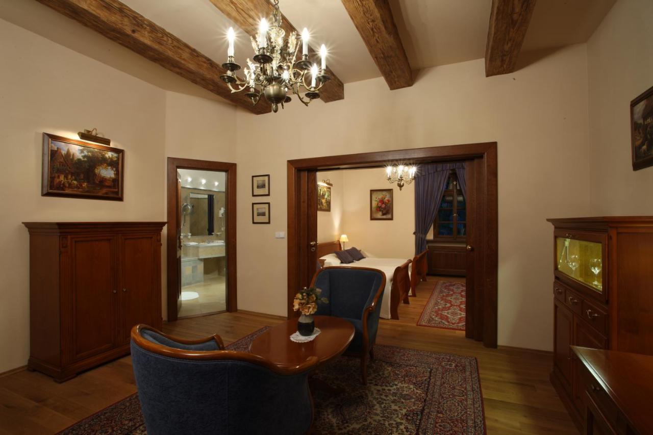 Hotel Zamek Stirin Velké Popovice Buitenkant foto